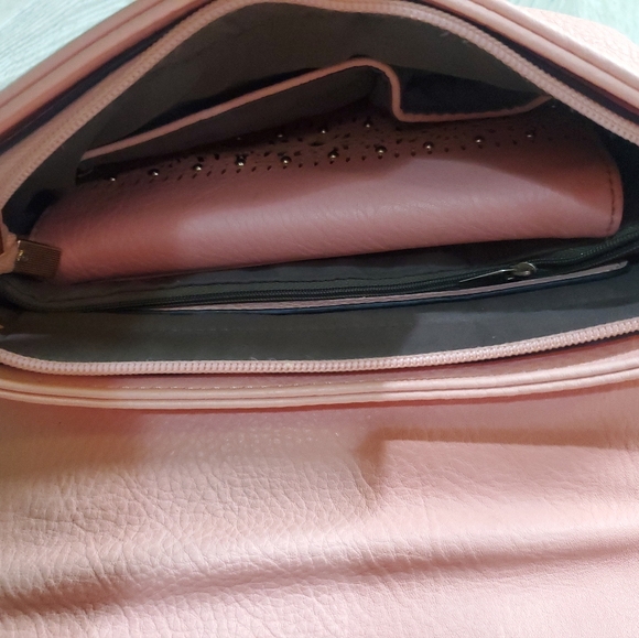 Cross Body Round stud purse - Picture 2 of 6